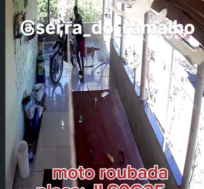 Imagens flagram roubo de Motocicleta em Serra do Ramalho, Bahia