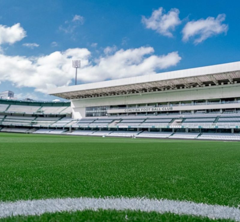Coritiba e Vitória se enfrentam em duelo crucial no Brasileirão