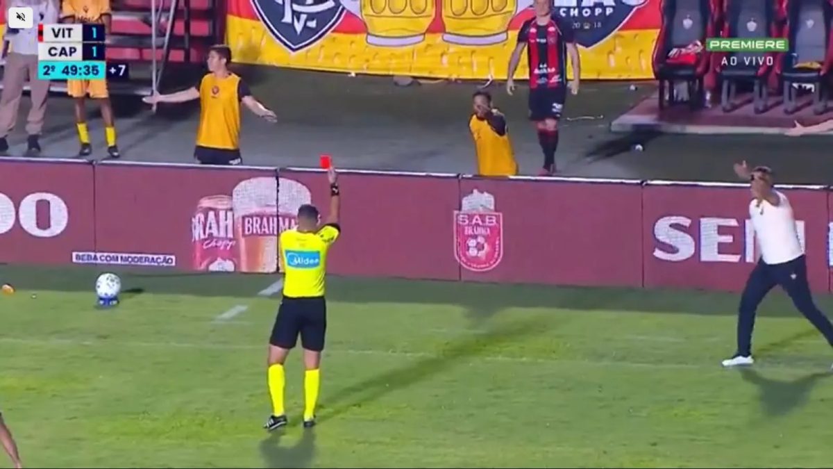 Marinho, do Vitória, suspenso por um jogo após expulsão no Brasileiro