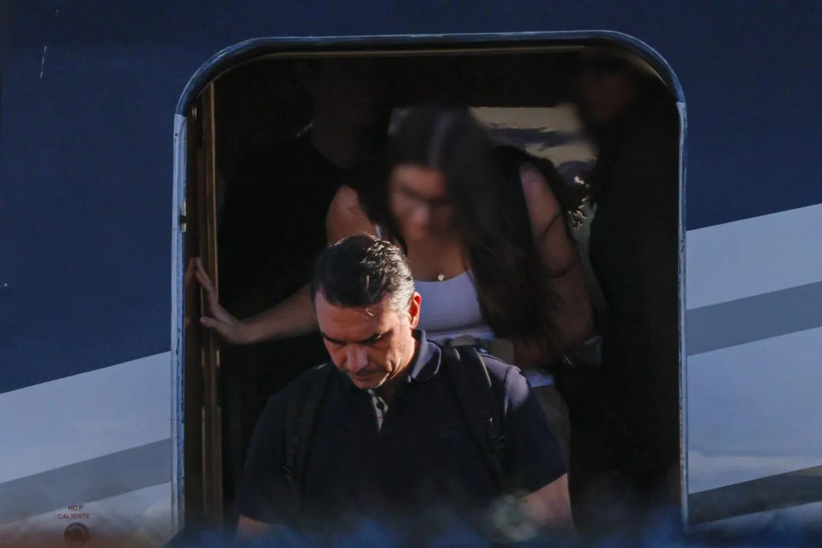 Flávio Bolsonaro se declara “líder do Brasil” após derrota eleitoral