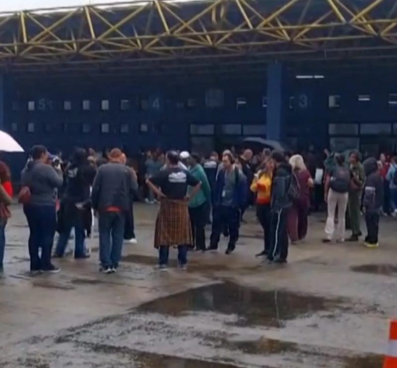 Servidores de Poços de Caldas protestam por pagamentos de vale-alimentação